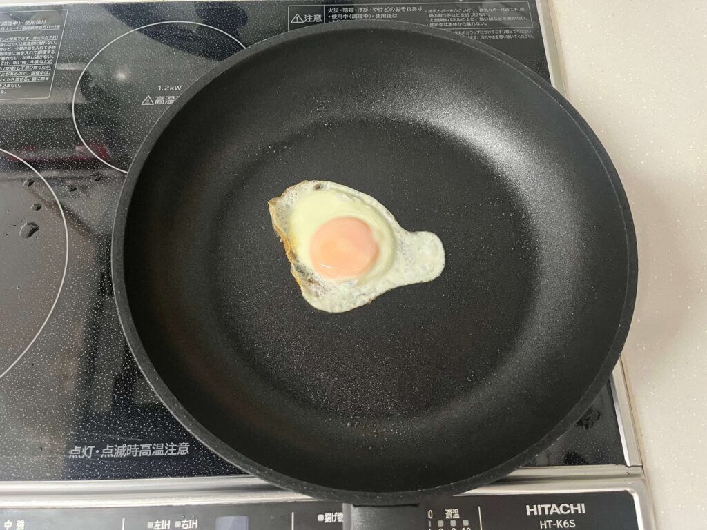 目玉焼き　焼く