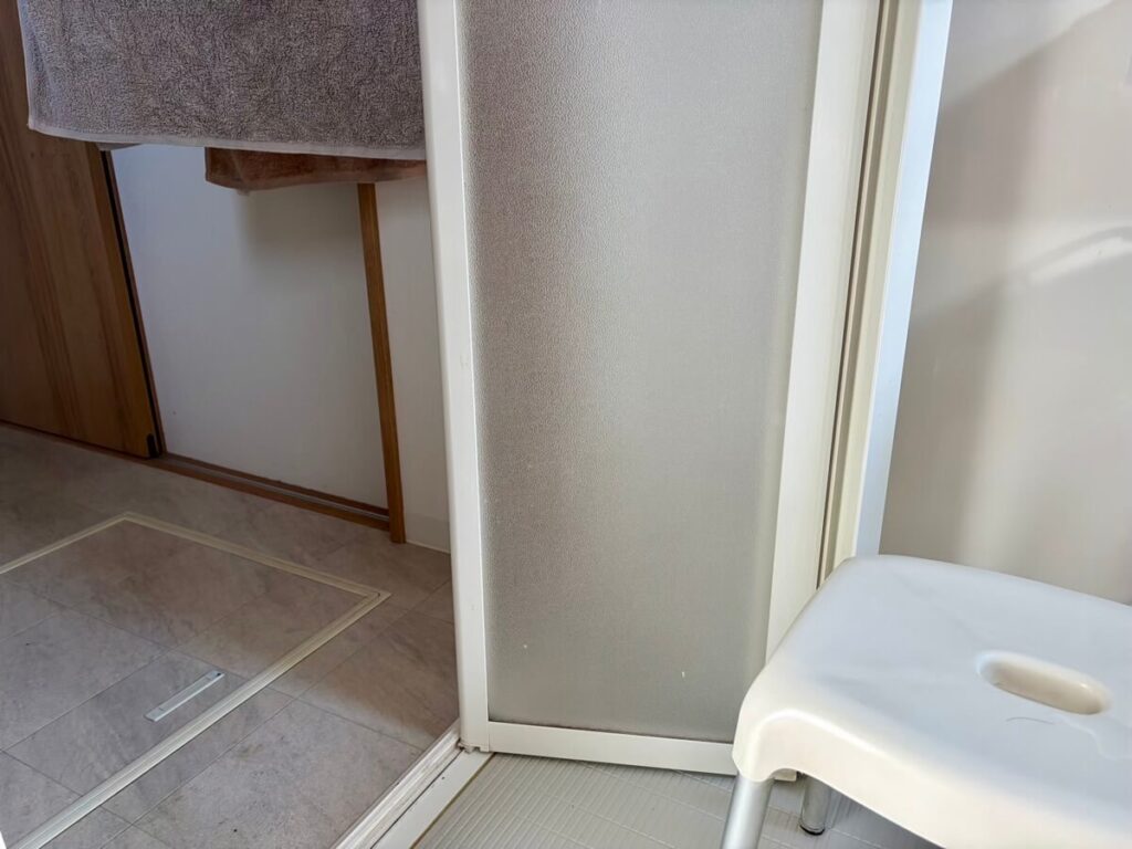 浴室　折り戸