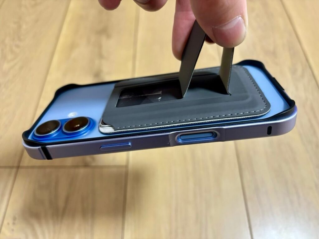 UGREENカードスタンドぶら下げる