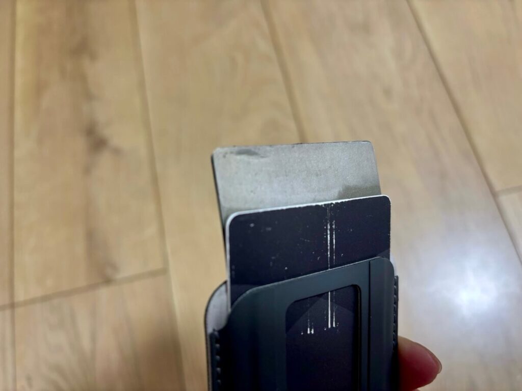 UGREENカードスタンド磁気エラー防止シート使用