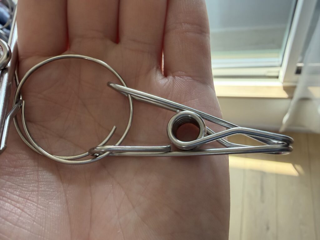 ピンチハンガーの金具のゆがみ